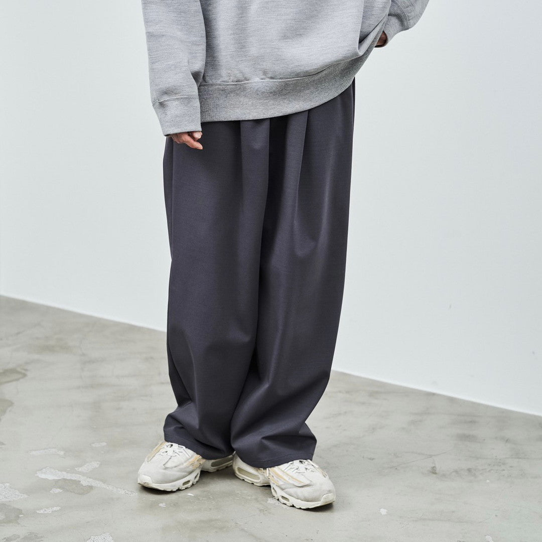 シワになりにくいのも特徴ですGraphpaper Wide Chef Pants